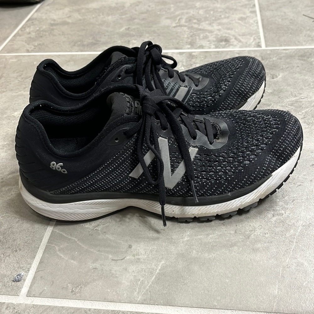 New Balance 860 V 10. Womens 9.5